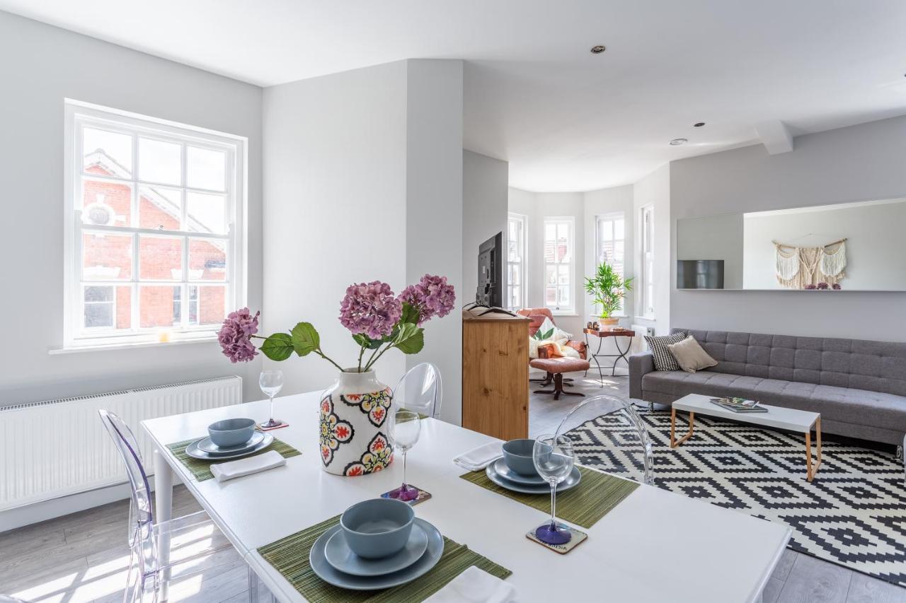 2 Bedroom Apartments With Sofa Bed In Southend Exterior foto