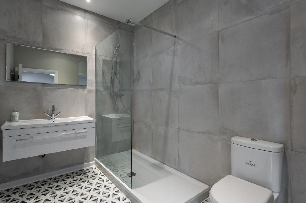 2 Bedroom Apartments With Sofa Bed In Southend Exterior foto